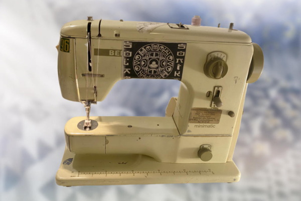 ancient sewingmachine Bernina 707 minimatic
