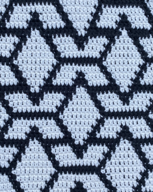 detailed pattern of black-white iPad sleeve in tapestry crochet