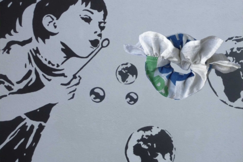 streetart girl bubbling flying scrunchie