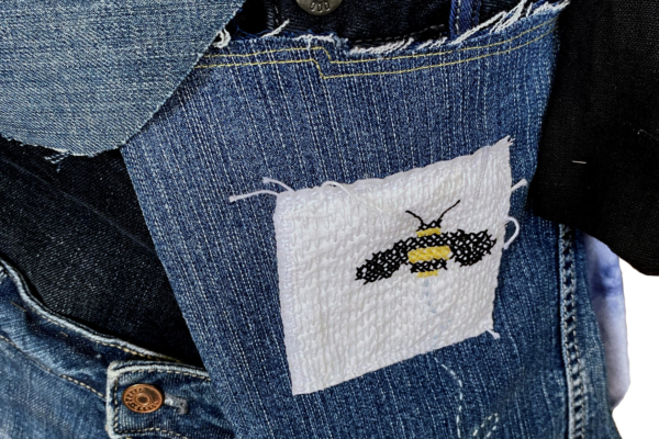 Pocket with bee patch on jeans dress cosmos