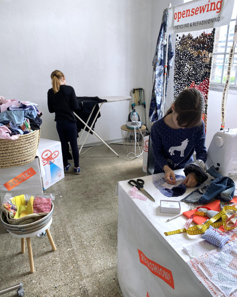 2 girls working in my workshop booth